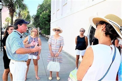 Visita guiada a pie por la historia, las casas y la arquitectura de Charles...