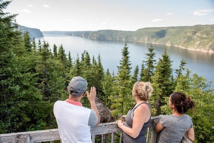 BACK COUNTRY OF THE FJORD AND THE NATIONAL PARK - Saguenay shore excurtions