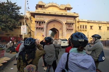 Small-Group Early Morning Pink City Bike Tour