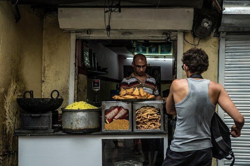 Did anyone say Samosa ? Nomadic tours | Walking tour in Udaipur