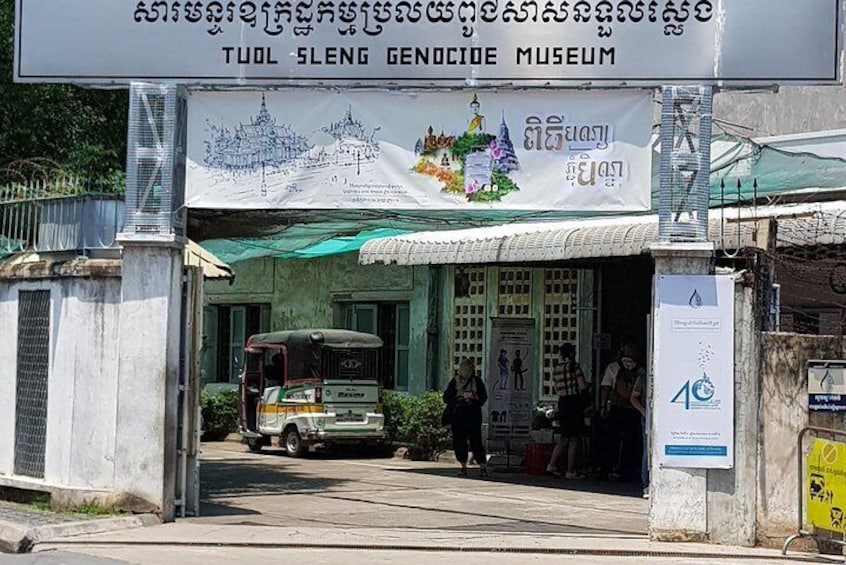 The Killing Field and Toul Sleng Genocide Museum Tour