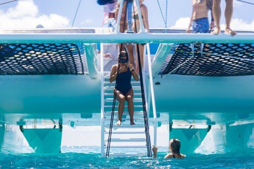 Waikiki Turtle Snorkel & Sail combo on Hawea Catamaran