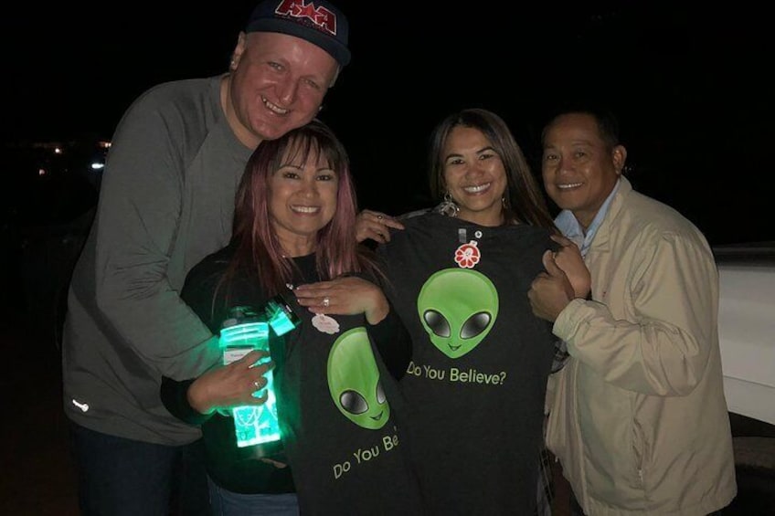 Birthday Celebration with Sedona UFO Tours! These travelers enjoyed winning T-shirts and an LED Alien water bottle during their tour! #sedonaufotour #ufotour #sedonaaz