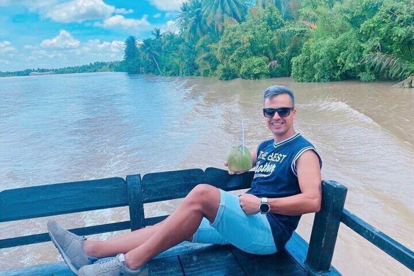 Cu Chi Tunnels and Mekong Delta VIP Day Tour by Limousine