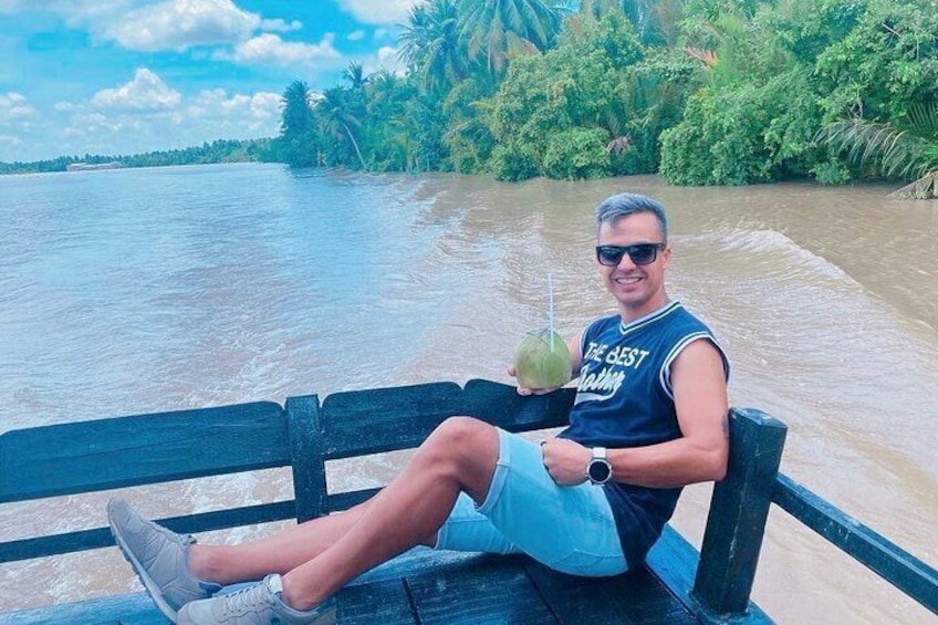 Cu Chi Tunnels and Mekong Delta VIP Day Tour by Limousine