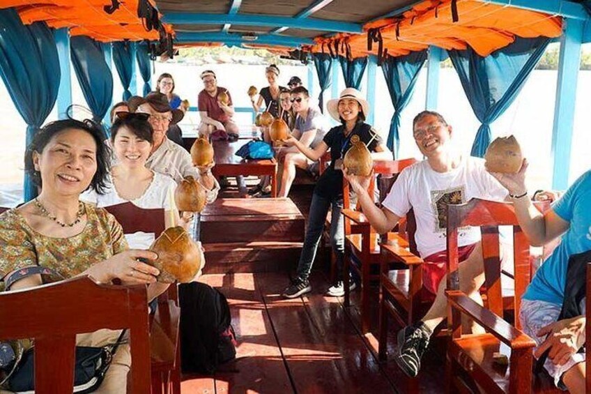 Mekong Delta Tour with Vinh Trang Pagoda, Rowing Boat Trip & Local Lunch