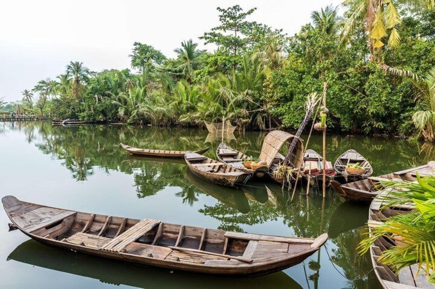 Mekong Delta Guided Tour from Ho Chi Minh city with Vinh Trang Pagoda & Lunch