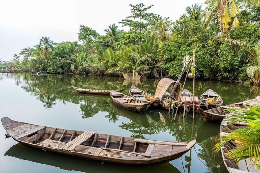 Mekong Delta Guided Tour from Ho Chi Minh city with Vinh Trang Pagoda & Lunch