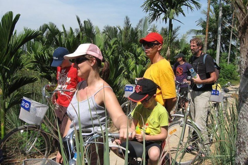 Mekong Delta Guided Tour from Ho Chi Minh city with Vinh Trang Pagoda & Lunch
