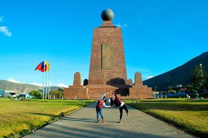 Mitad del Mundo daily tour with 3 stops and local guide