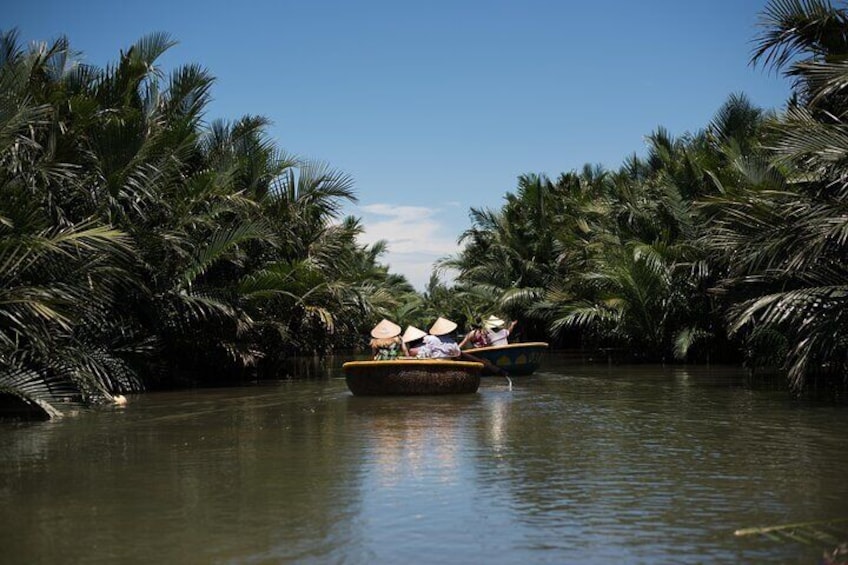 Basket boat tour, Hoi an by Night and food tasting from Da Nang 