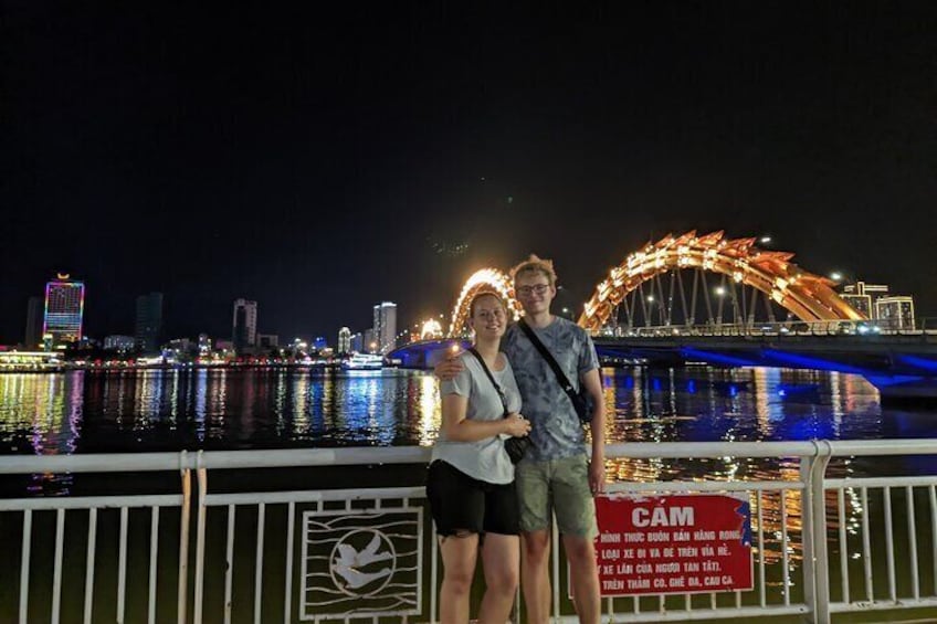 Da Nang By Night: Seafood dinner, night market and cruise trip