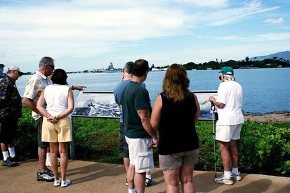 USS Arizona Memorial Narrated Tour and Pearl Harbor Virtual Reality Center