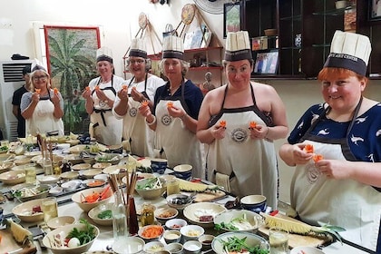Experience half-day cooking class with market visit 
