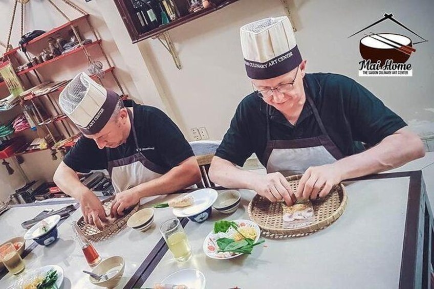 Experience half-day cooking class with market visit