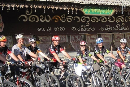 Nationalpark Doi Suthep. Freizeitwanderung & Fahrrad oberhalb von Chiang Ma...