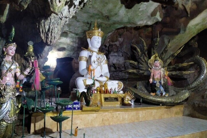 Full-Day Chiang Dao Kayaking, Caving, and Jungle Tour from Chiang Mai