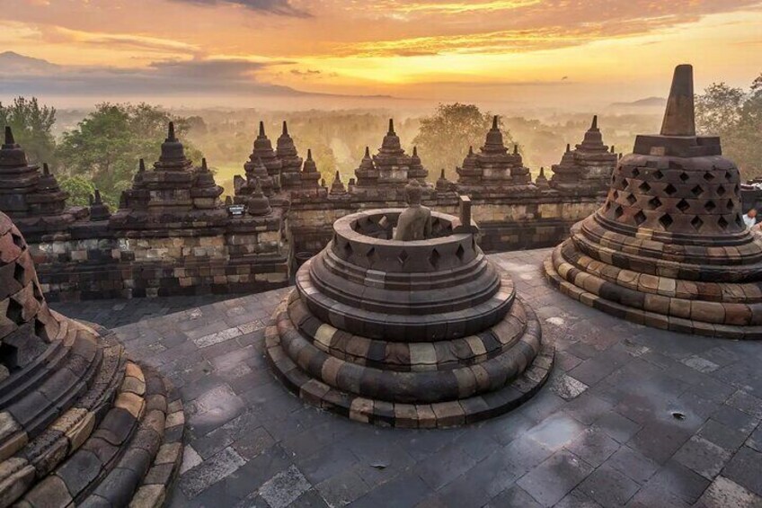 1 Day Yogyakarta tour ( Borobudur temple, Merapi Lava Tour, Prambanan Temple)