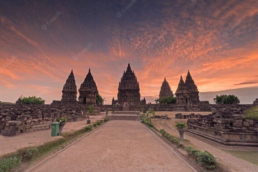 1 Day Yogyakarta tour ( Borobudur temple, Merapi Lava Tour, Prambanan Temple)