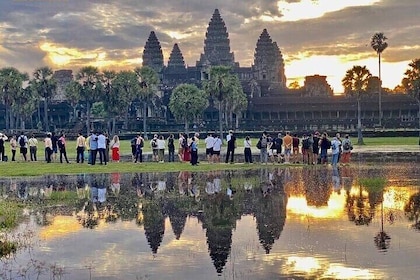 Angkor Wat Sunrise small circuit Tour