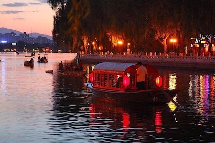 Beijing Hutong Night Tour with Yunnan Style Dinner and Chartered Boat Ride ...
