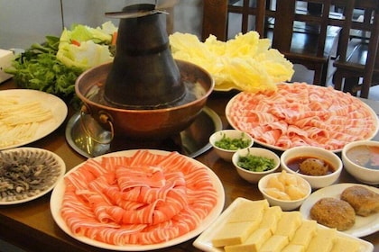 Private Evening Hutong Walking Tour with Mongolia Hotpot Dinner