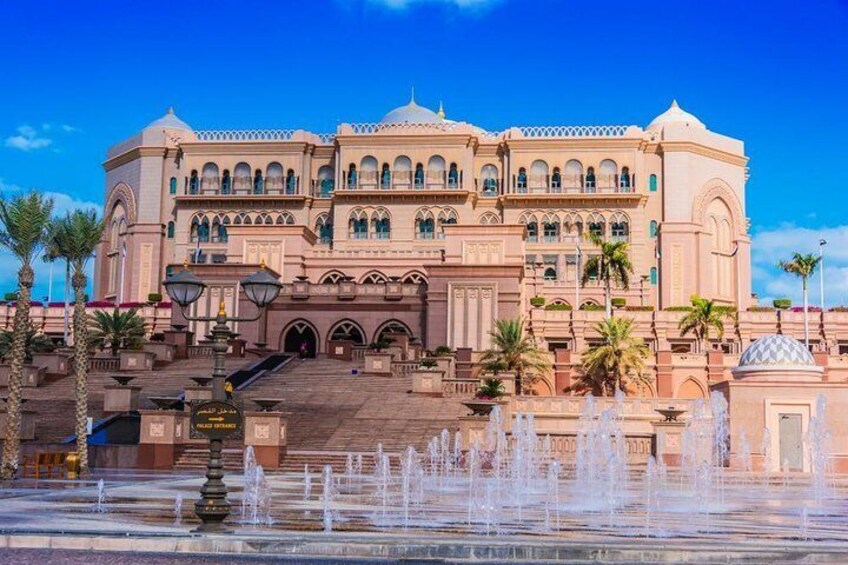 Abu Dhabi City Tour With Italian Language Tour Guide