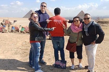 Halbtägiger Ausflug zu Pyramiden von Gizeh mit Kamelreiten