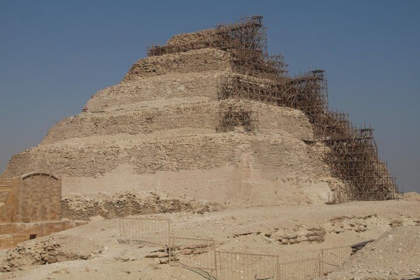 Half Day Tour To Memphis Sakkara And Dahshur Pyramids