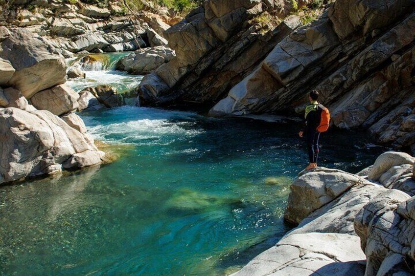 Torrentismo: Climbing up through the river