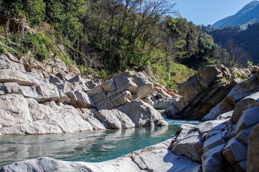 Torrentismo: Climbing up through the river