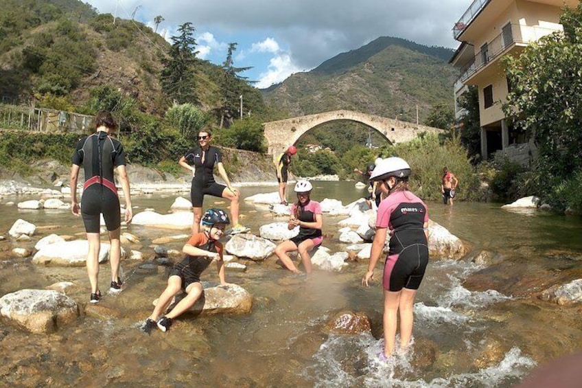 Torrentismo: Climbing up through the river