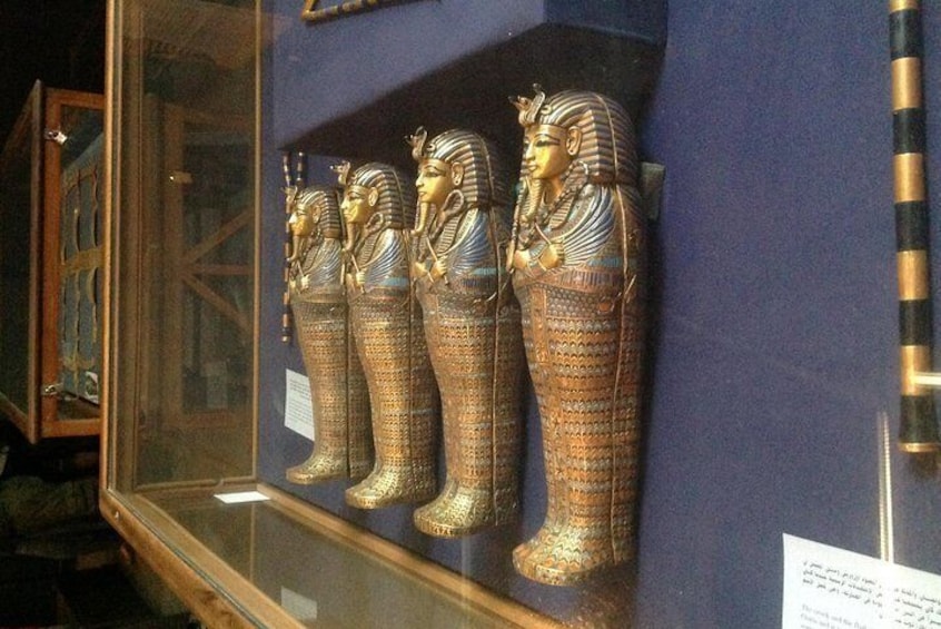 Sightseeing Day Tour to Pyramids, Egyptian Museum and Bazaar from Giza or Cairo