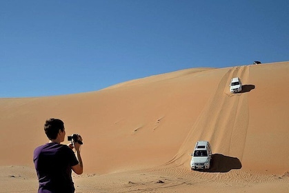 Drive 4x4 in highest dunes Rub Al Khali (Empty Quarter) - Liwa Self Drive T...