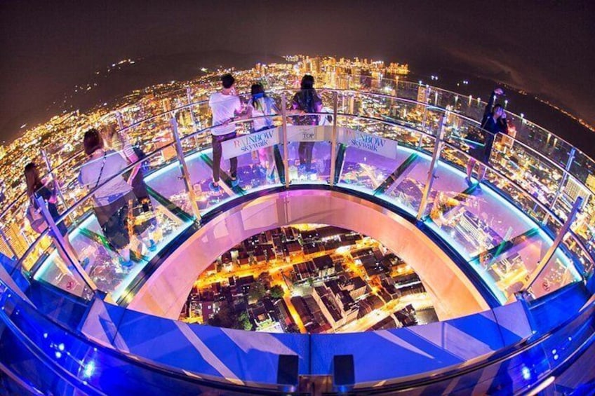 Take stunning photos of the cityscapes below from the 68th floor
