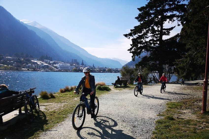 Lake Wakatipu and Queenstown Gardens