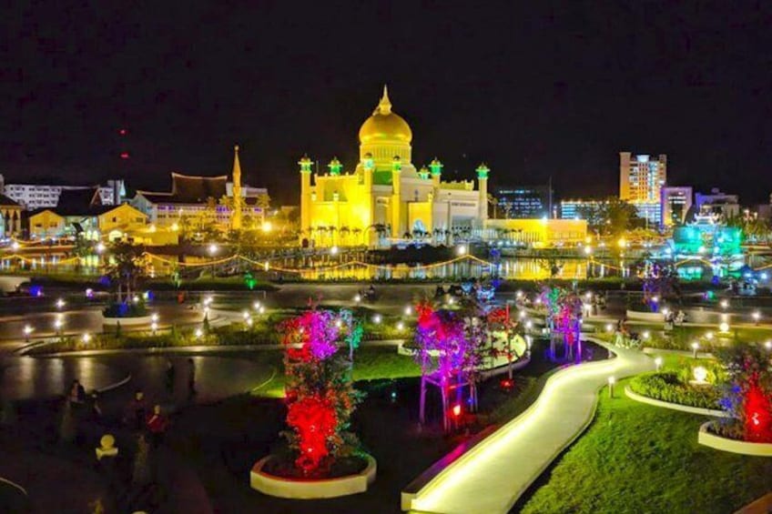 Brunei By Night Tour & Traditional Dinner