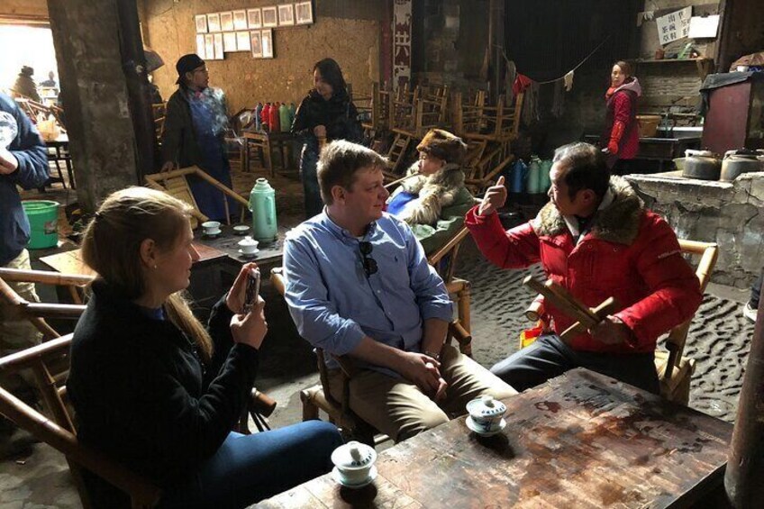 One-Day Tour: Authentic Sichuan Tea House and Leshan Giant Buddha