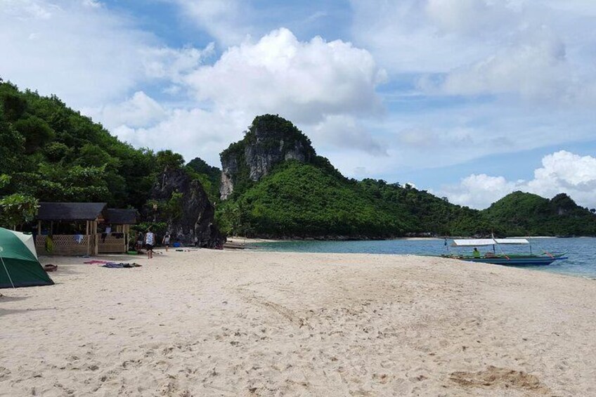 Show item 4 of 9. Borawan Island