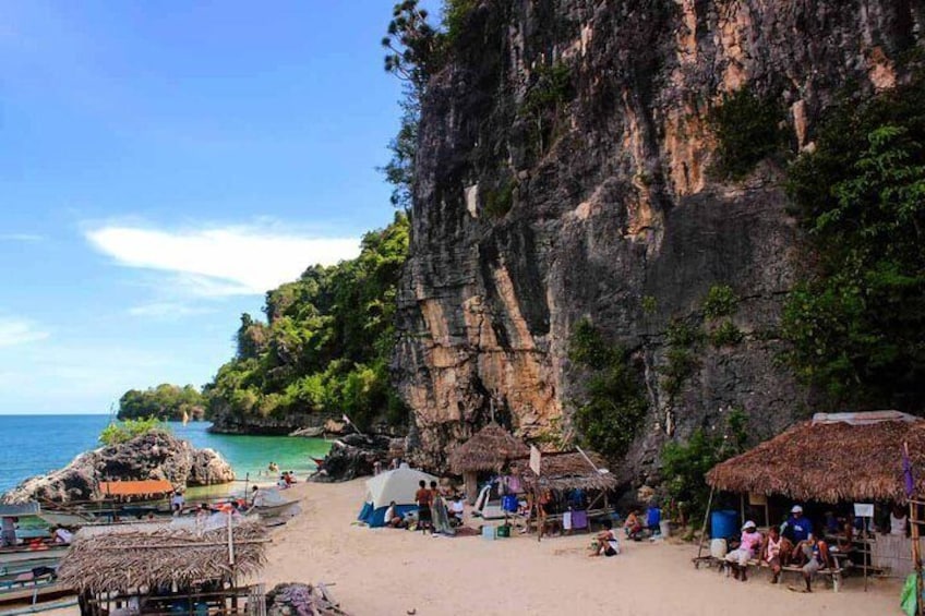 Show item 3 of 9. Borawan Island
