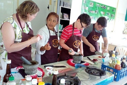 Traditional Thai Cooking Class with Market