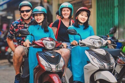 Ho Chi Minh Street Food Tour By Motorbike +Sightseeing SAFE & FUN