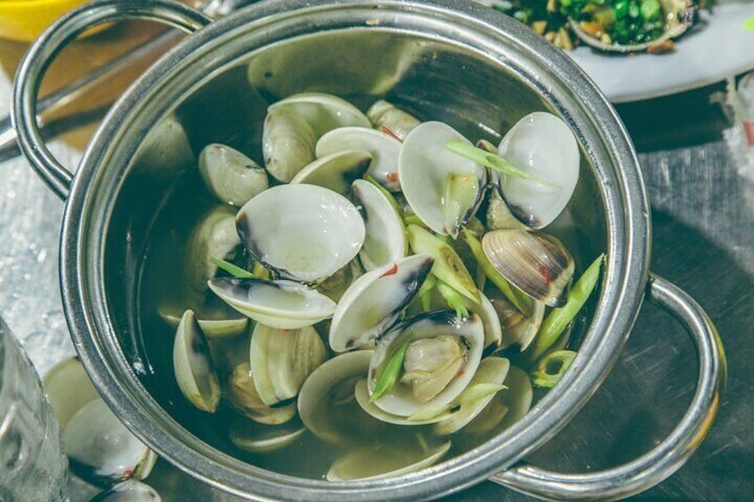 Steamed clams with lemon grass & chilli