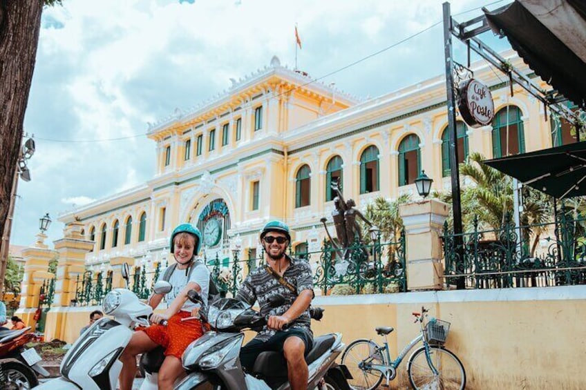 Motorbike tour with city highlights and Saigon Unseen
