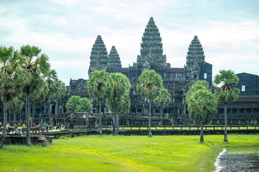 Private Sunrise Angkor Tour - Expert Guide & Breakfast Included 