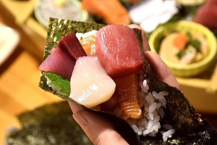 Make the sushi in 'MAGUROBITO' restaurant 