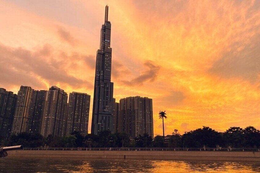 Romantic Sunset Cocktail by Luxury Speedboat