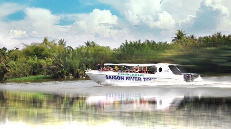 Luxury speed boat with 35 seats