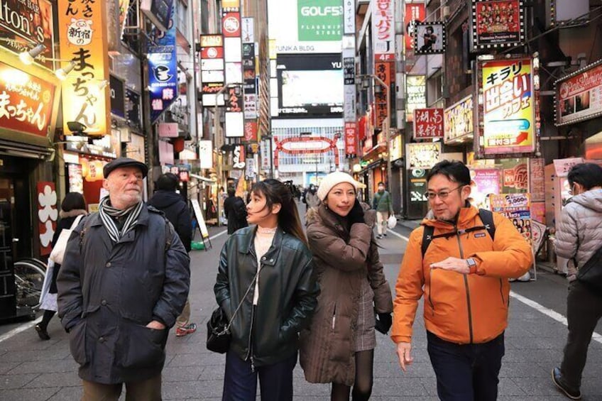 Tokyo Private Custom Walking Tour with local friendly guide