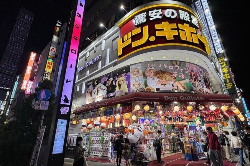 Shinjuku Izakaya and Golden gai bar hopping tour